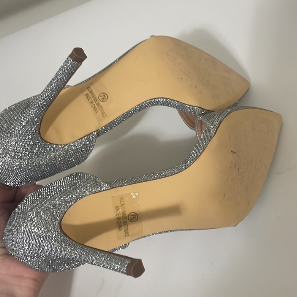 Windsor Silver Pointed Toe Heels - Size 7.5 - Picture 5 of 6